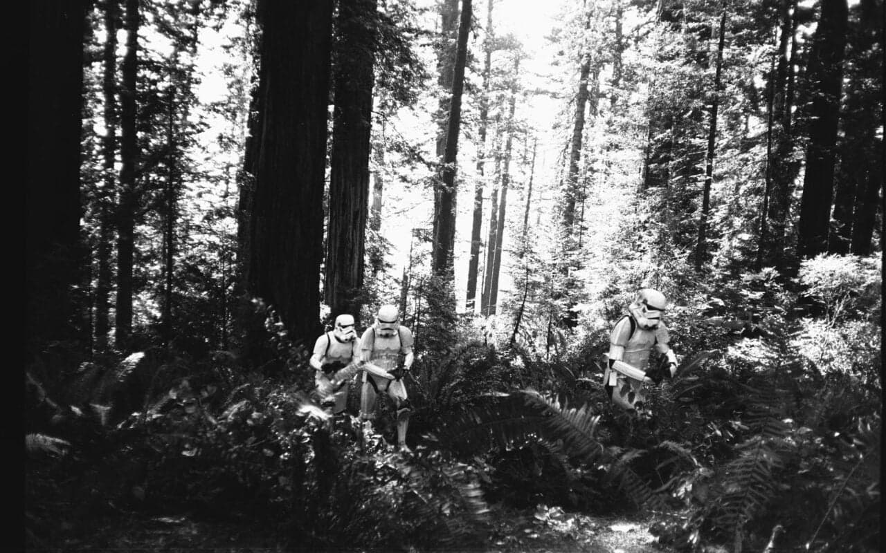 Revelan Fotos Inéditas del Rodaje de 'El Retorno del Jedi': Un Tesoro para Fans de Star Wars